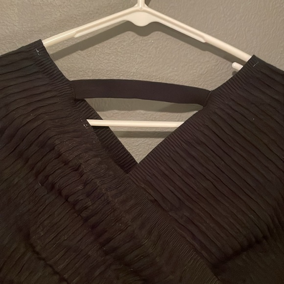 XS black criss cross sweater - Picture 2 of 2